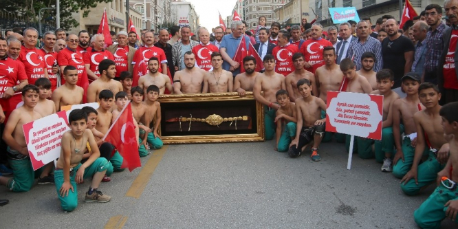 Kahramanlarımızın isimleriyle yürüdüler