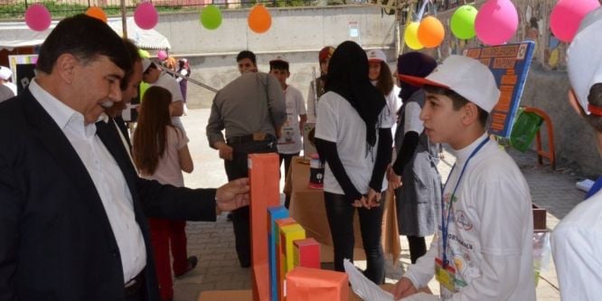 Emet’te bilim fuarı açıldı