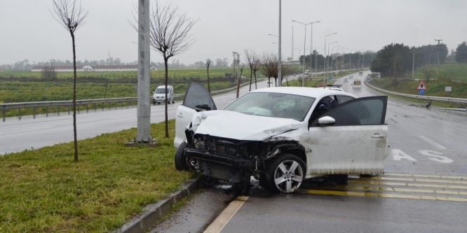 Yağmur kazaya yol açtı: 3 yaralı