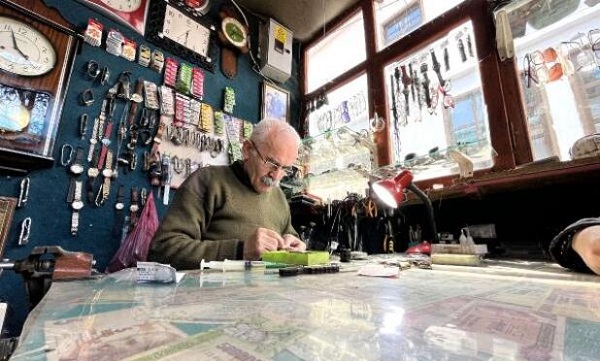 61 yıldır aynı işi yapıyor!