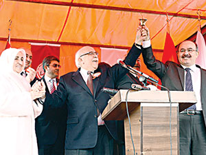 Melek İpek İlk ve Ortaokulu’nun ders zilini Avcı ve Çelik çaldı