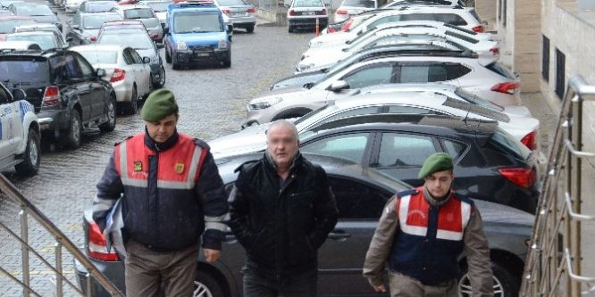 Çantasından dinamit lokumu çıkan yolcu serbest bırakıldı