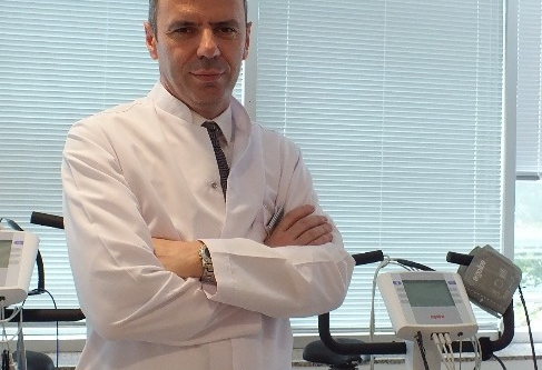 Dr. Bahadır: Baştaki eğrilik Skolyoz işareti