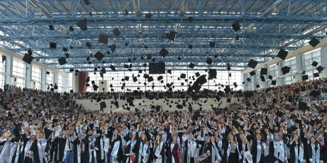 İİBF’de mezuniyet töreni