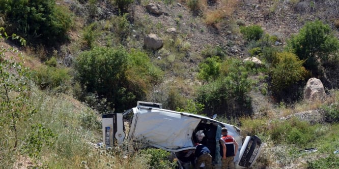 Sivas’ta kamyonet uçuruma yuvarlandı: 1 ölü, 4 yaralı