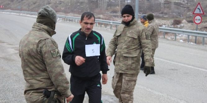 Güvenlik korucusu olabilmek için ter döktüler