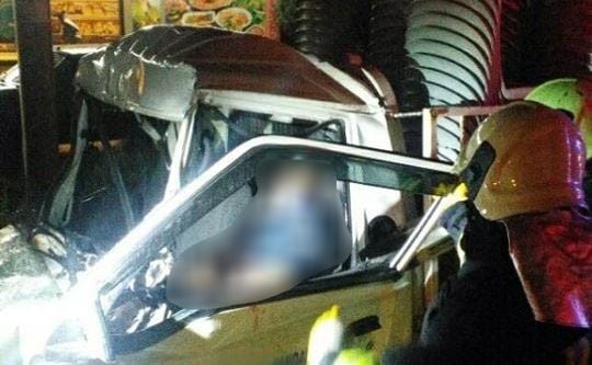 Park halindeki TIR'a arkadan çarpan sürücü hayatını kaybetti