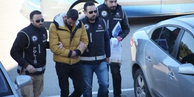 Motosikletli torbacı yakayı ele verdi