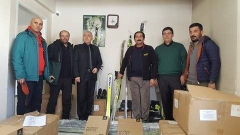Lisanslı spor kulüplerine kayak malzemesi desteği