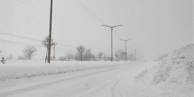 363 köy yolu ulaşıma kapandı