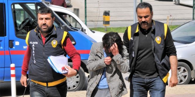 Okul hırsızı dövmesinden yakalandı