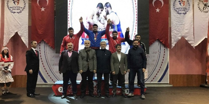 Kağıtsporlu güreşçi Akkoyun Türkiye Şampiyonu oldu