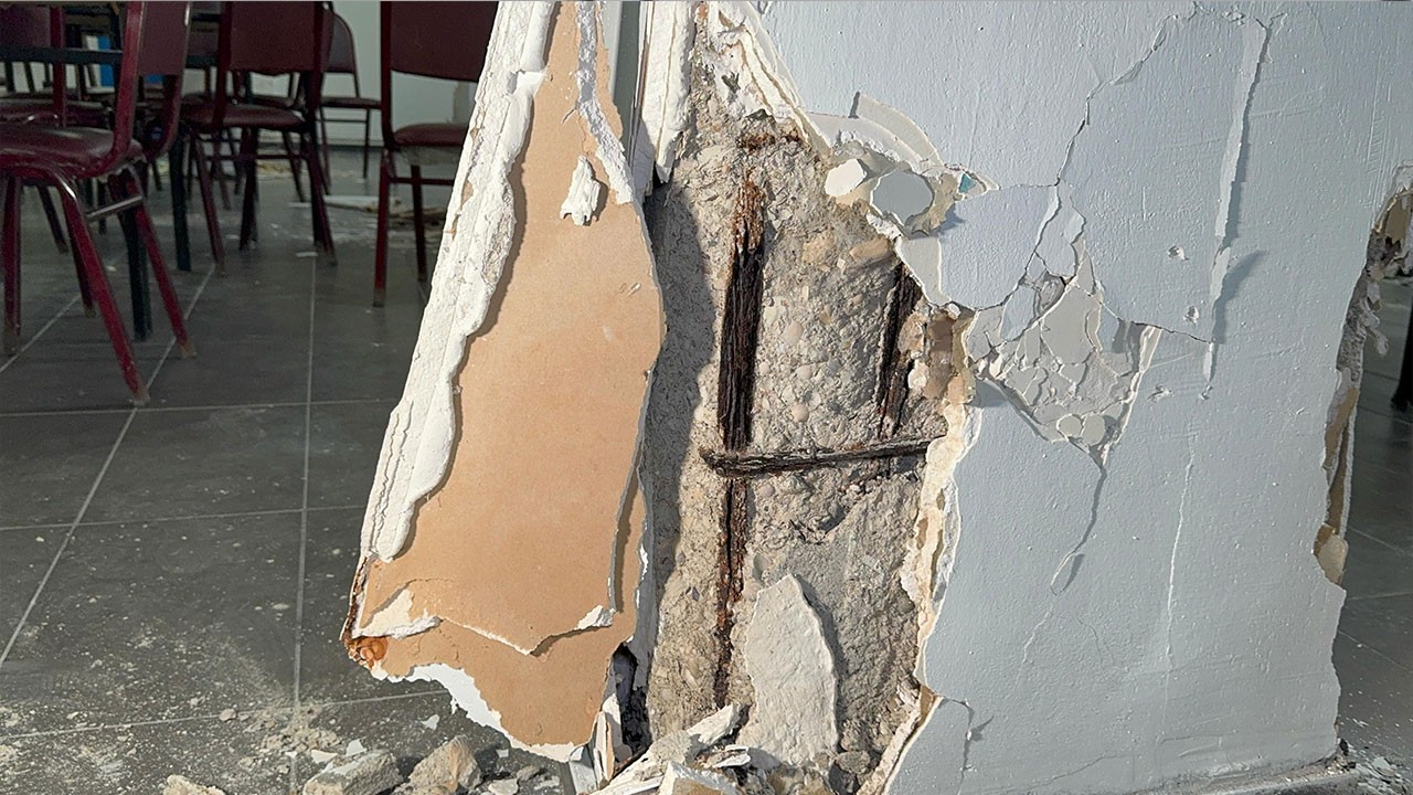 6,2'lik deprem kolonları patlattı