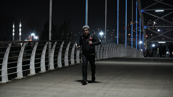 63 yaşında her gün 20 km koşuyor