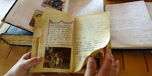 63 yıldır Assos'u gezen turistlerin hatıralarını 35 defterde biriktirdi