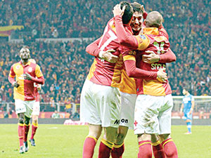 Aslan, Arena’da kükrüyor