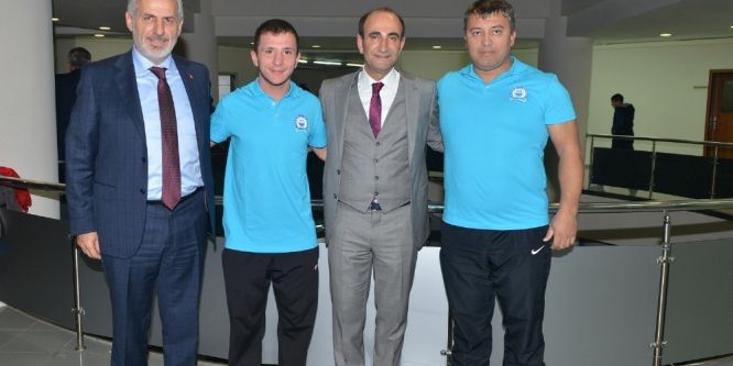 Dünya halterine ‘Yıldırım’ imzası