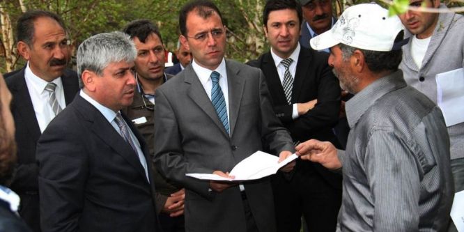 Vali Doğan Arpaçay’da muhtarlarla buluştu