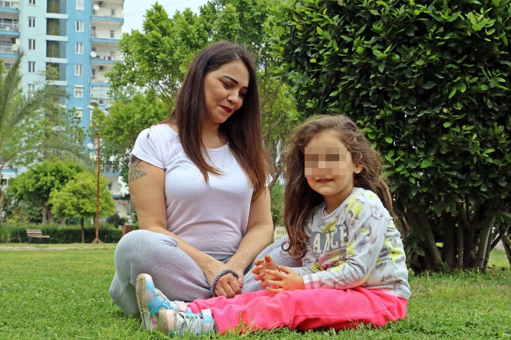 640 gramlık karaciğerini, kızıyla birlikte büyütmek istiyor 