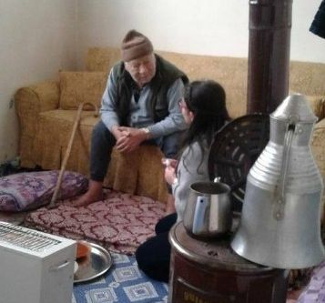 Donmak üzere olan yaşlı adam son anda kurtarıldı