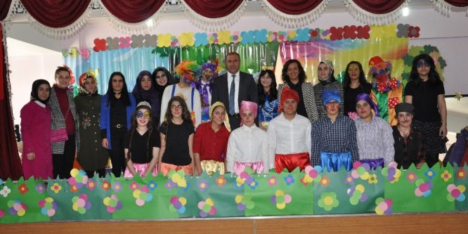 Bulanık’ta tiyatro gösterisi