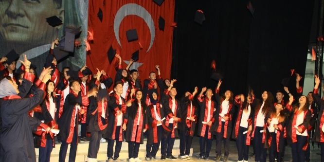 Hakkari’de mezuniyet töreni