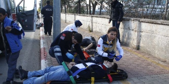 Kask takmayan gençler ölümden döndü