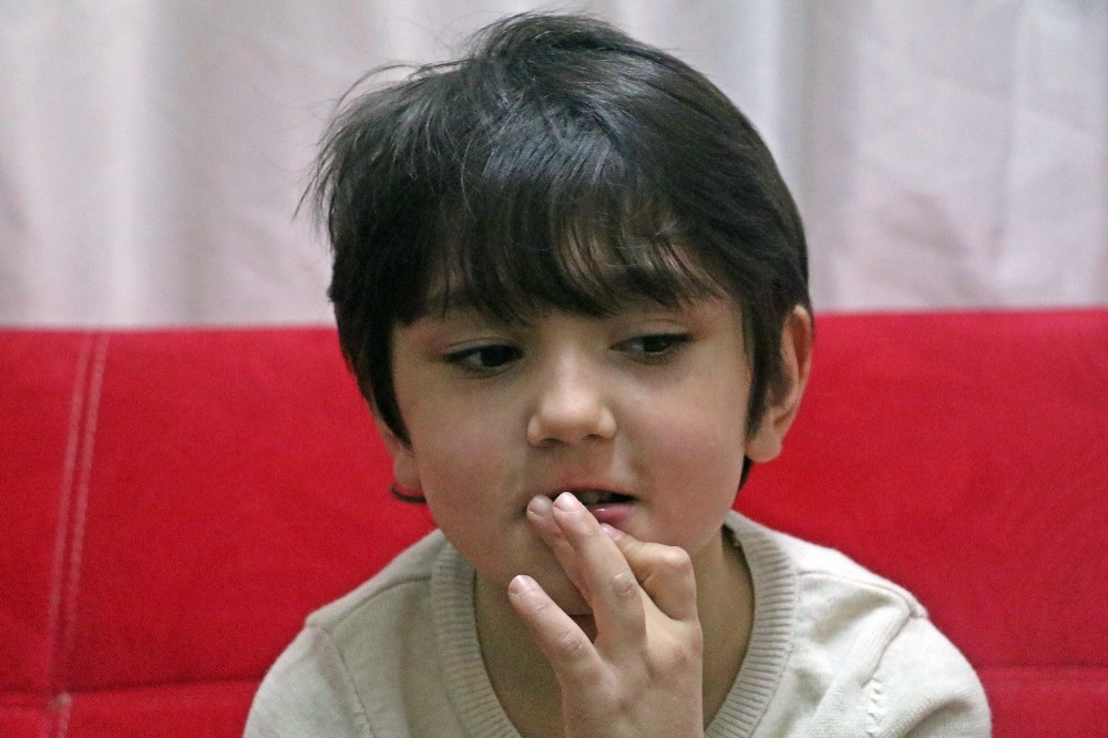 6,5 aylık doğdu, 13 günlükken bir bacağını kaybetti, ilk adımlarını alüminyum düzenekle attı 