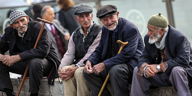 65 yaş parası ne kadar? 65 yaş aylığı kaç para? Yaşlılık parası nereden alınır?