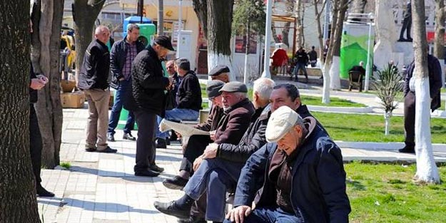 65 yaş üstü için sokağa çıkma yasağı kalktı mı?