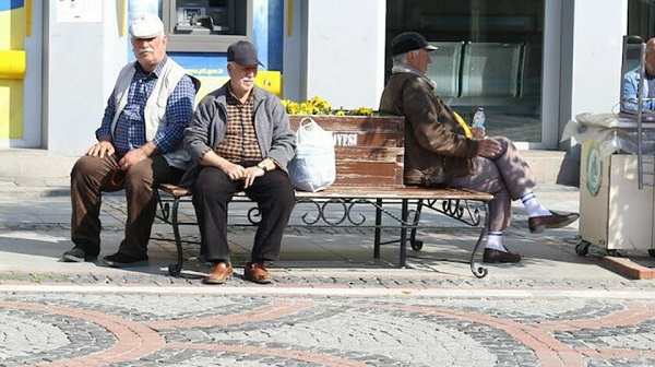 65 yaş üstü sokağa çıkma saatleri