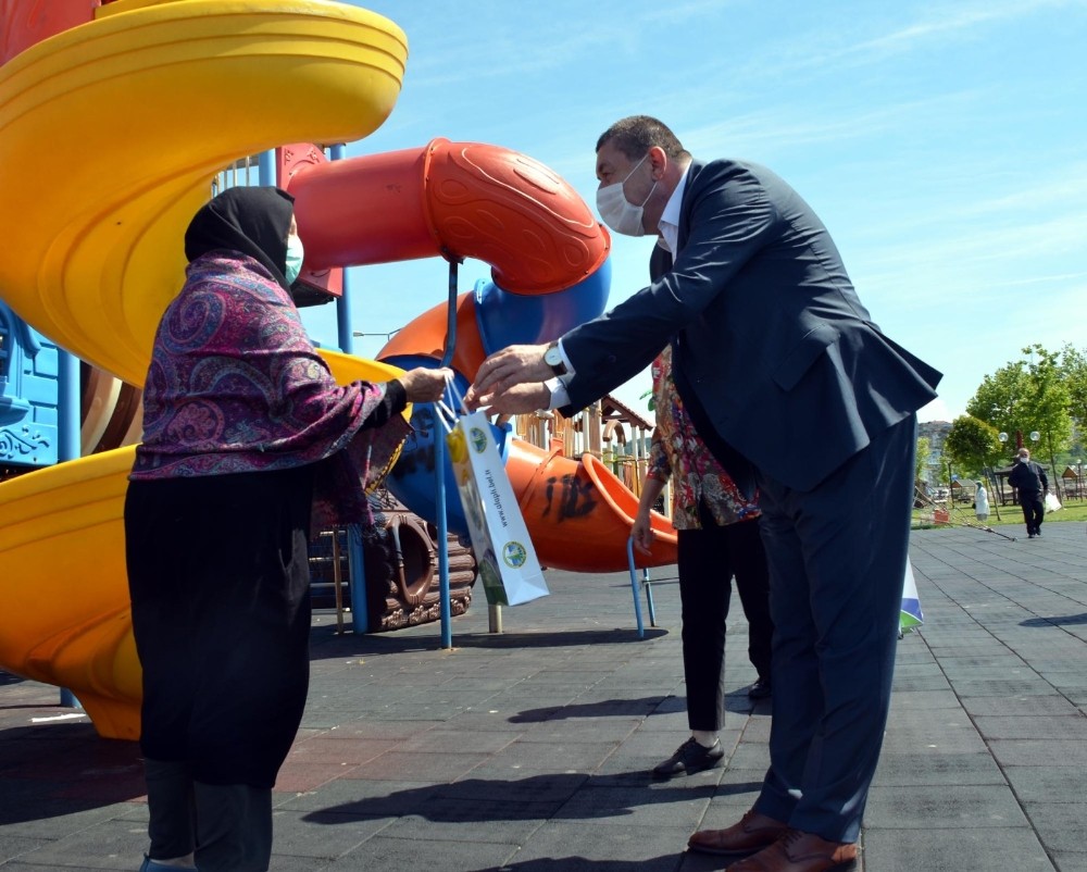 65 yaş üstü vatandaşlar parklara akın etti 