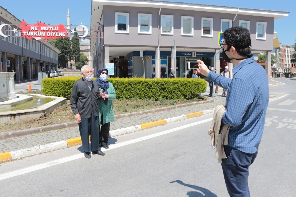 65 yaş üstü vatandaşlar sokakların tadını çıkardı 
