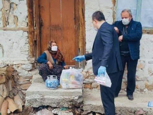 65 yaş üstü vatandaşların ihtiyaçları köylerdeki adreslerine de götürülüyor 