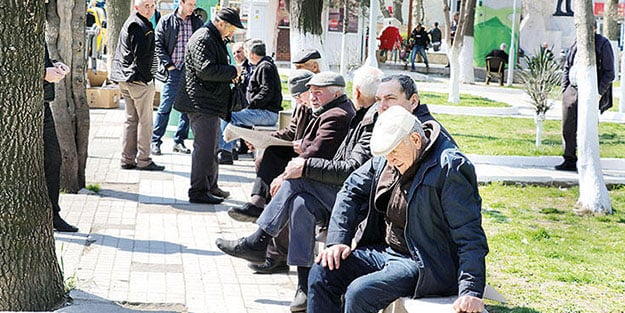 65 yaş üstü vatandaşların sokağa çıkma saati değişti