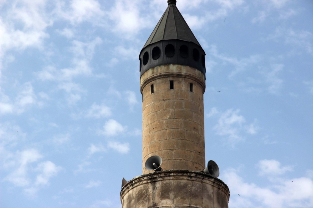 65 yaş üzerindekilere Türkçe ve Arapça anonslar ile dışarı çıkmayın uyarısı 
