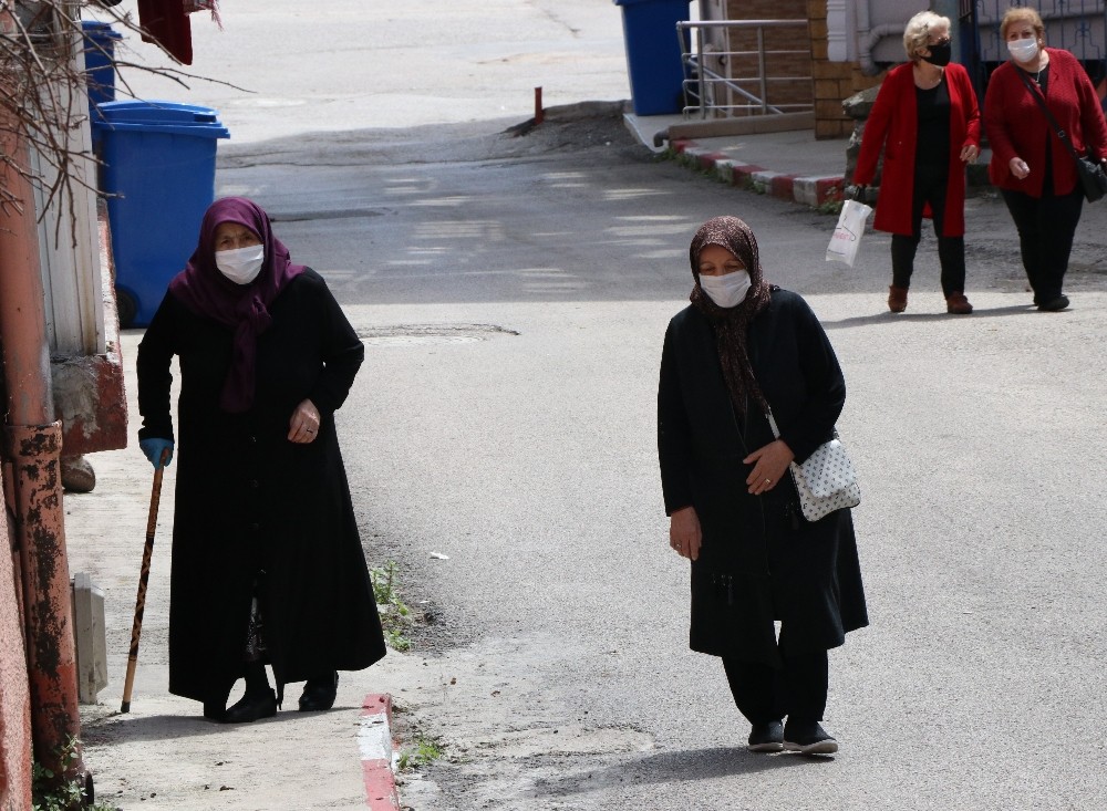 65 yaş ve üstü ile 18 yaş altındaki vatandaşların sokağa çıkma kısıtlaması istisnasına ilişkin karar 