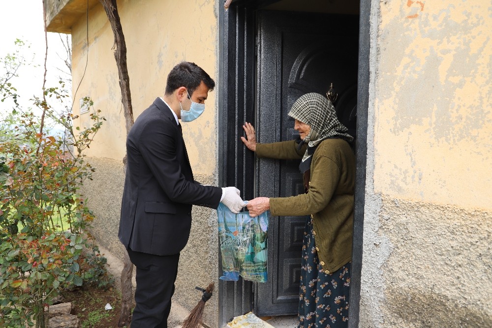 65 yaş ve üzeri vatandaşlara hijyen seti dağıtımı 