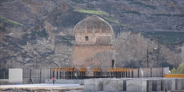 650 yıllık tarihi türbe taşınıyor