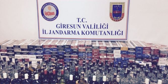 Gürcistan plakalı araçta kaçak sigara ve içki ele geçirildi