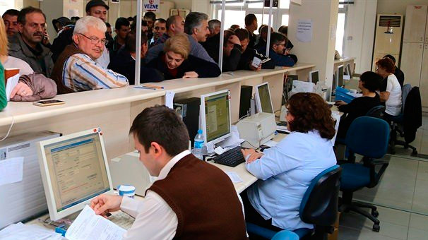 Köklü değişiklik! Memur gidiyor, çalışan geliyor...