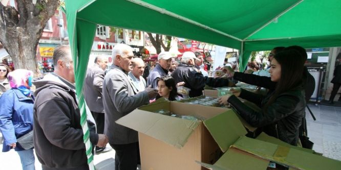 Odunpazarı Belediyesi kandil simidi dağıttı