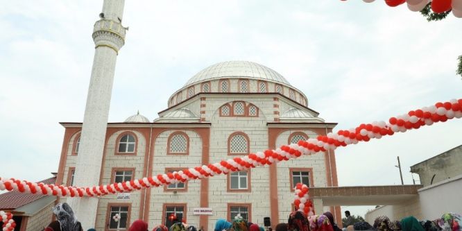 Uzgur Camisi ibadete açıldı
