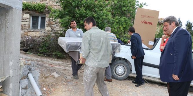 Yangında evleri zarar gören ailelere büyükşehirden destek