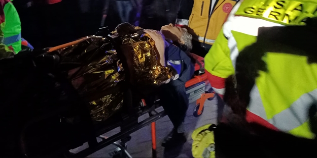 66 yaşındaki kadın 40 saat sonra enkazdan kurtarıldı