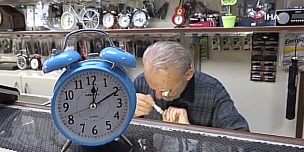 66 yıldır saatlere ayar veriyor