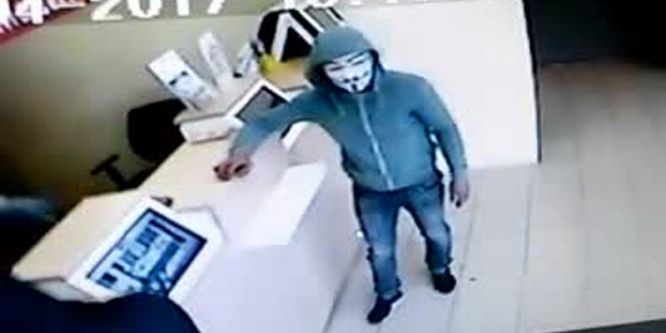 V for Vendetta maskeli soyguncular kamerada