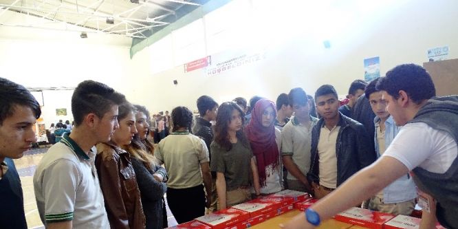 Fen Lisesi öğrencileri bilimsel çalışmalarını sergiledi