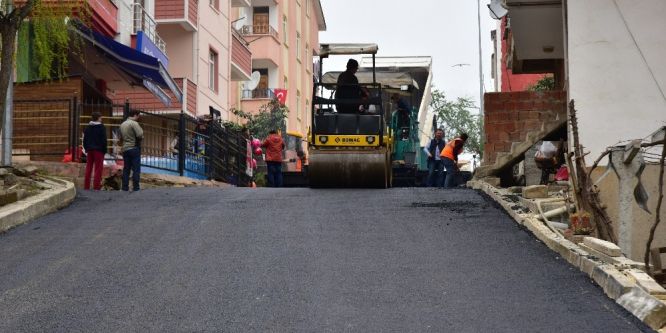Altınordu’da asfalt çalışması sürüyor