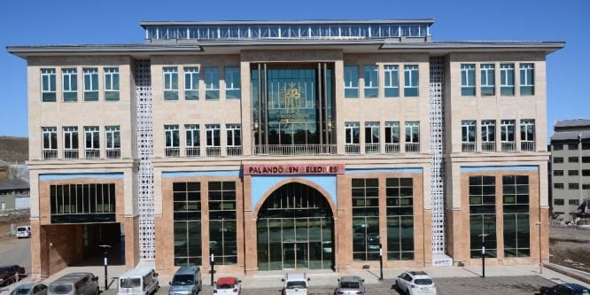 Palandöken Belediyesi yeni hizmet binasına kavuştu